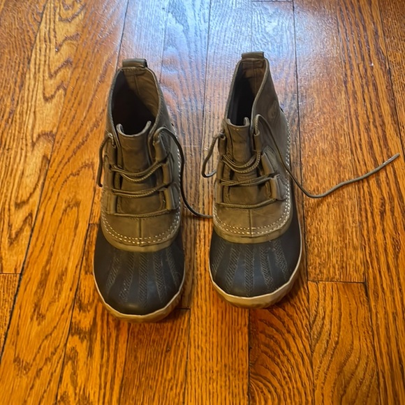 Sorel rain boots, Size 6 - Picture 2 of 6